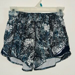 Lululemon Hotty Hot Short II *Long 4" Wildwood White Multi | SIZE: 4